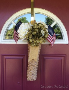 Here's a simple alternative to hanging a wreath on your front door! Via ComeHomeForComfort.com